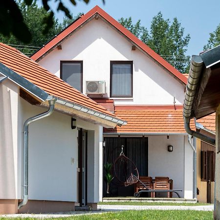 Park Apartman Sarrod Exterior photo