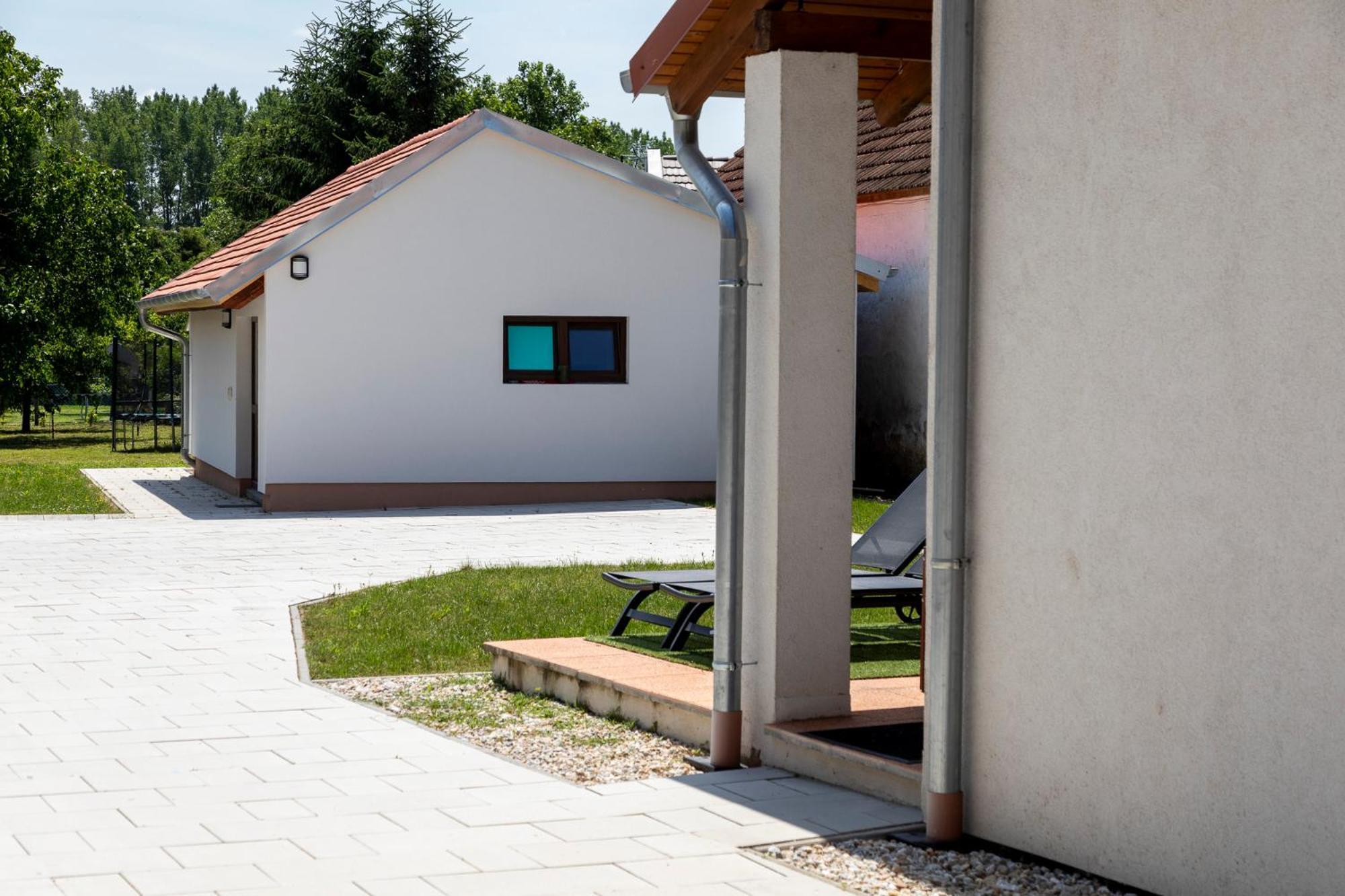 Park Apartman Sarrod Exterior photo