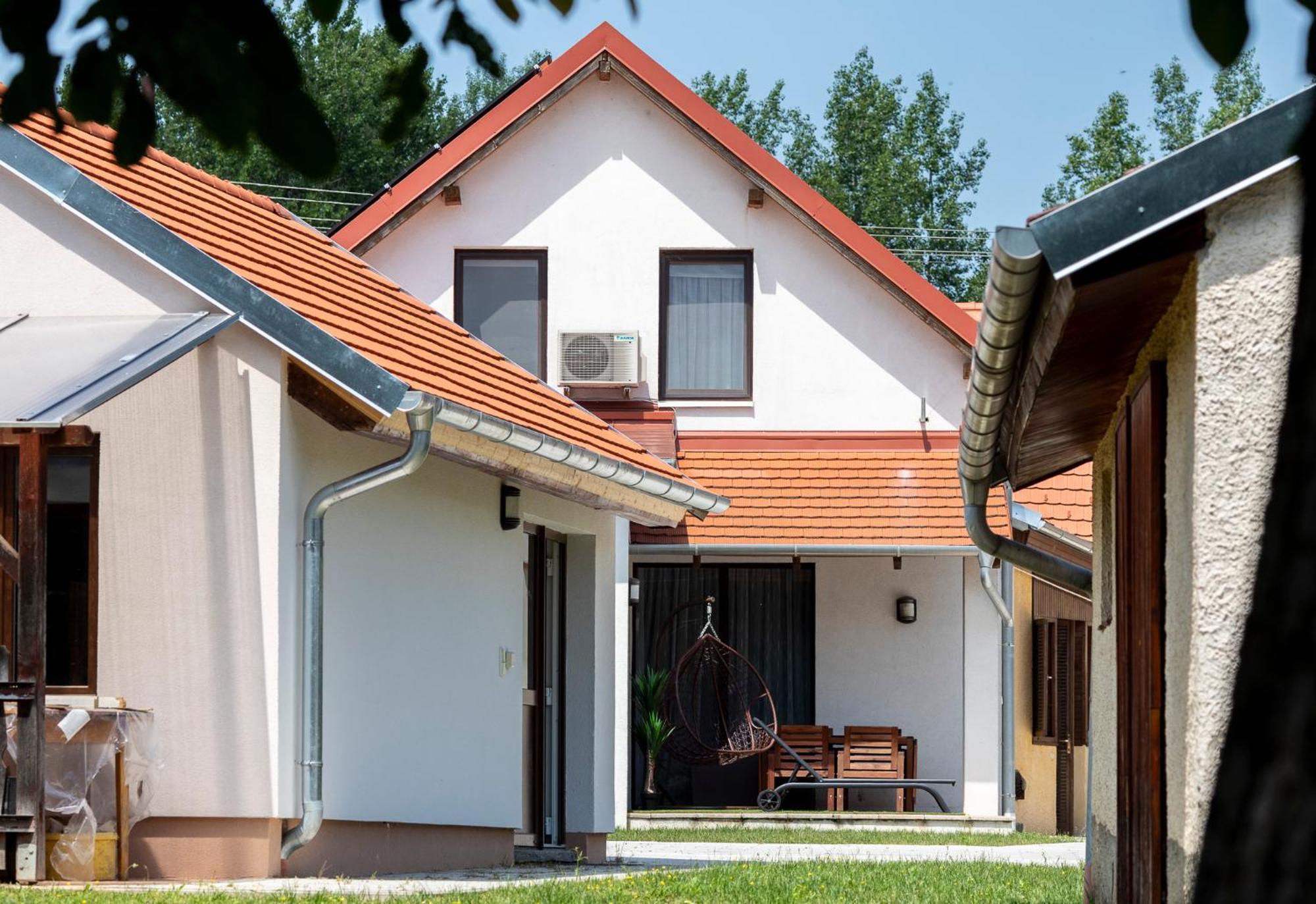 Park Apartman Sarrod Exterior photo