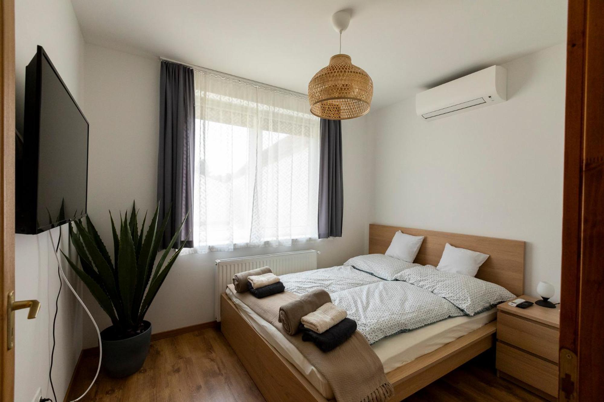 Park Apartman Sarrod Exterior photo