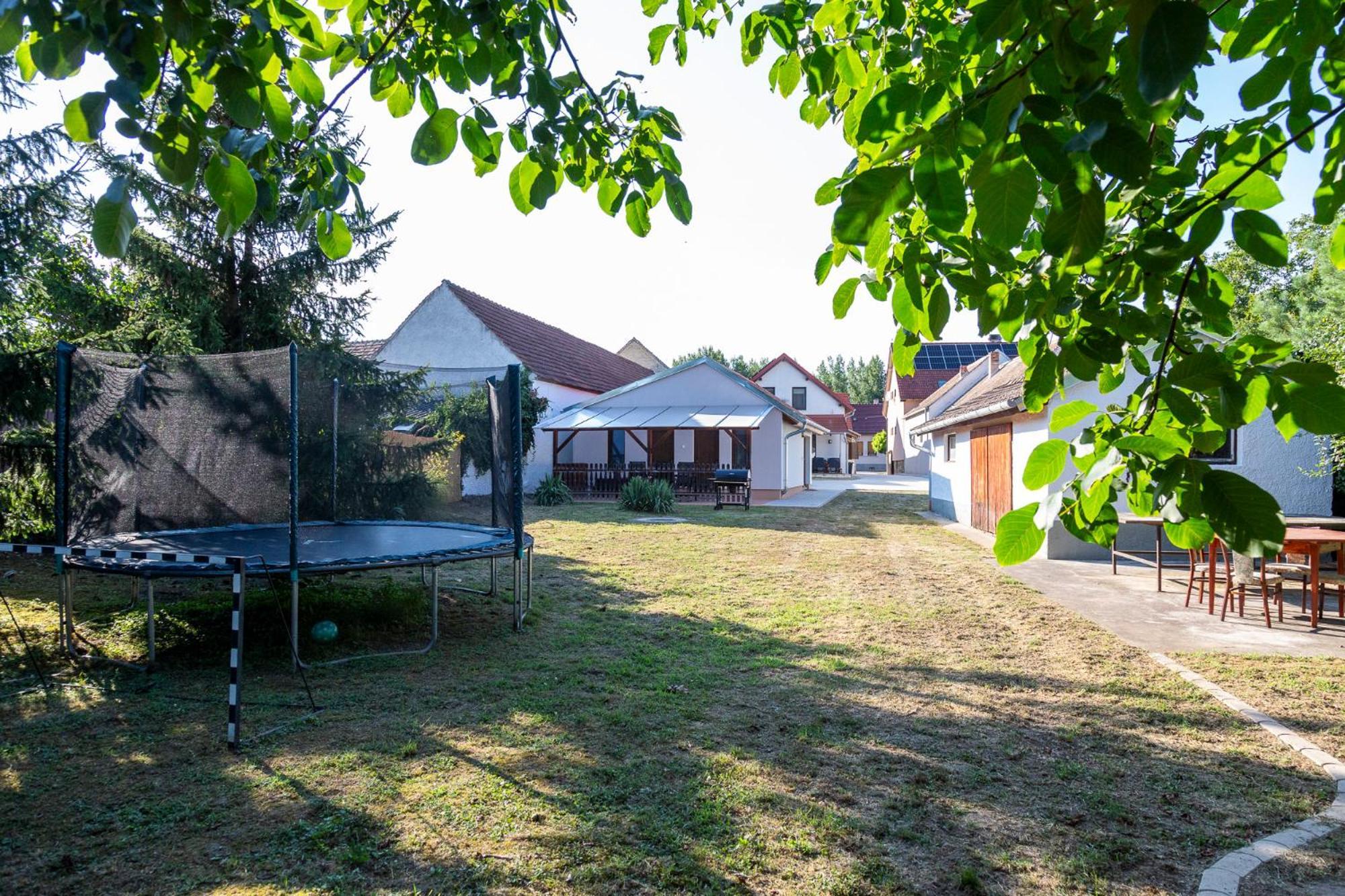 Park Apartman Sarrod Exterior photo