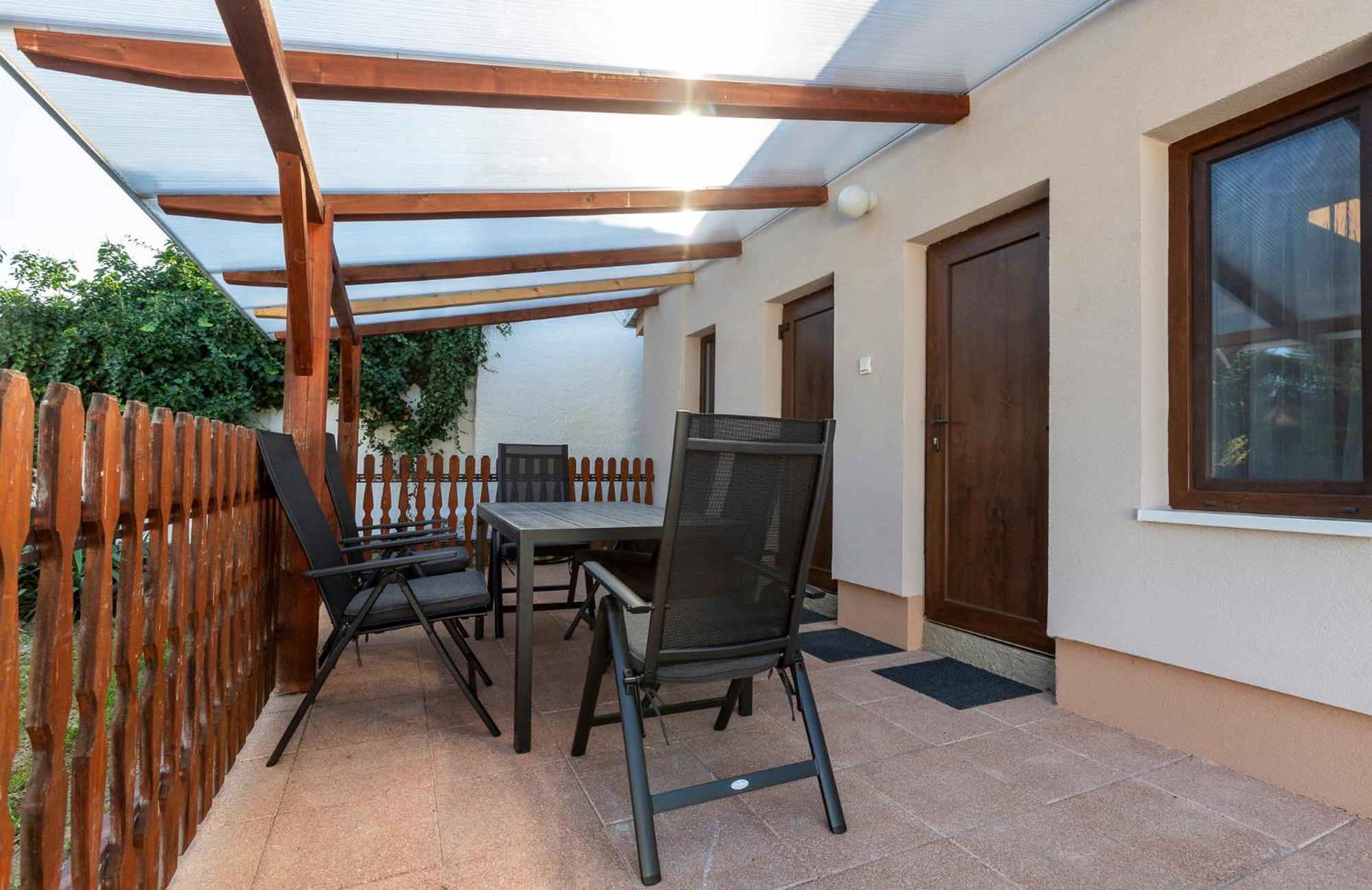 Park Apartman Sarrod Exterior photo