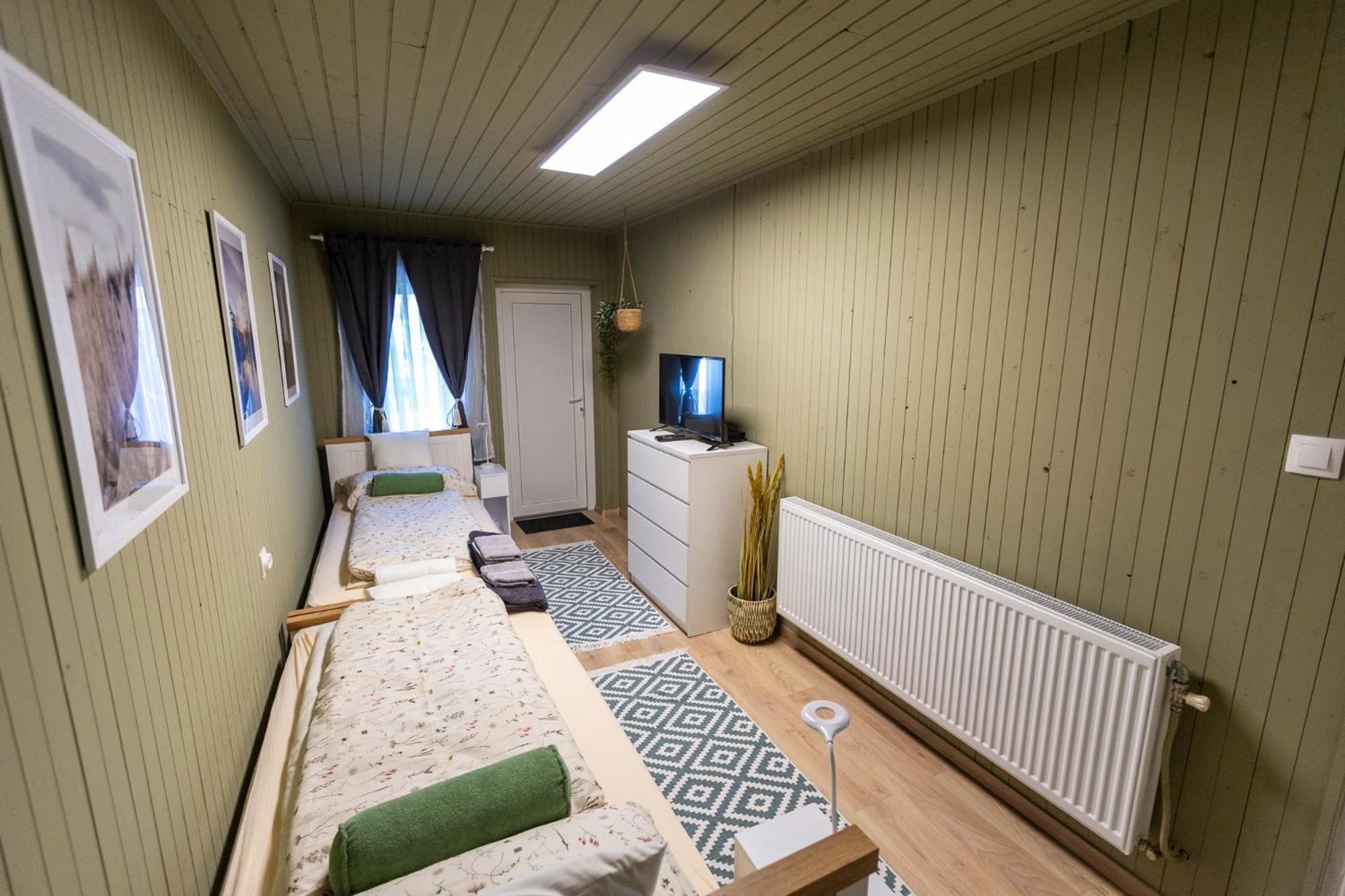 Park Apartman Sarrod Exterior photo