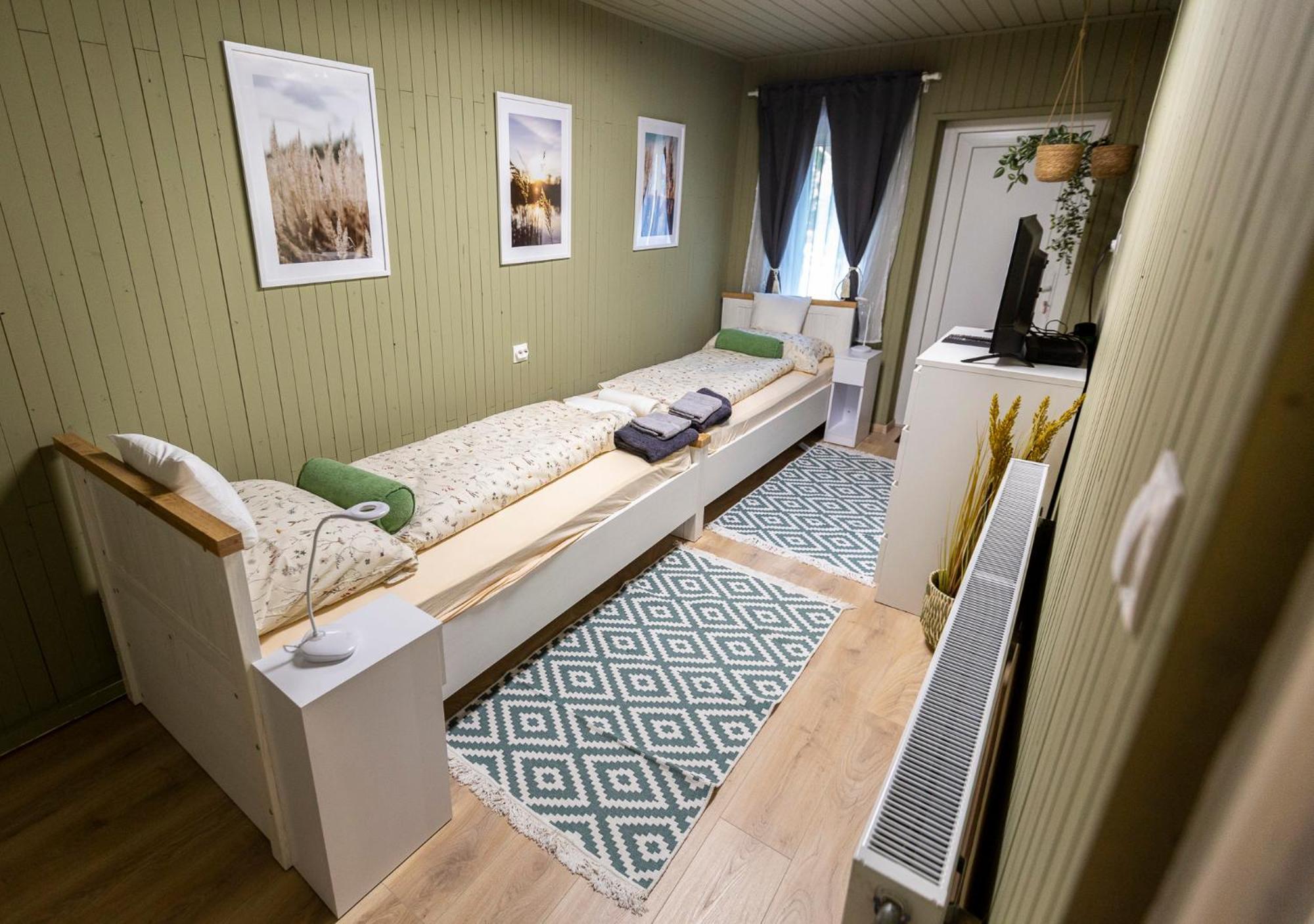 Park Apartman Sarrod Exterior photo